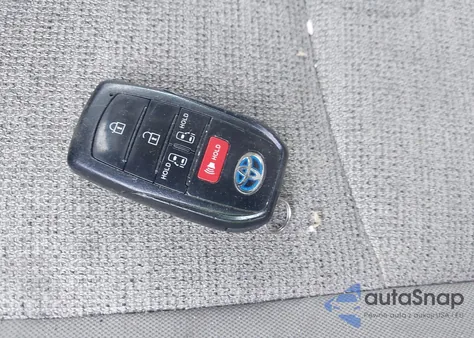 2021 Toyota Sienna Le z USA, uszkodzony, nr VIN 5TDKRKEC1MS012500